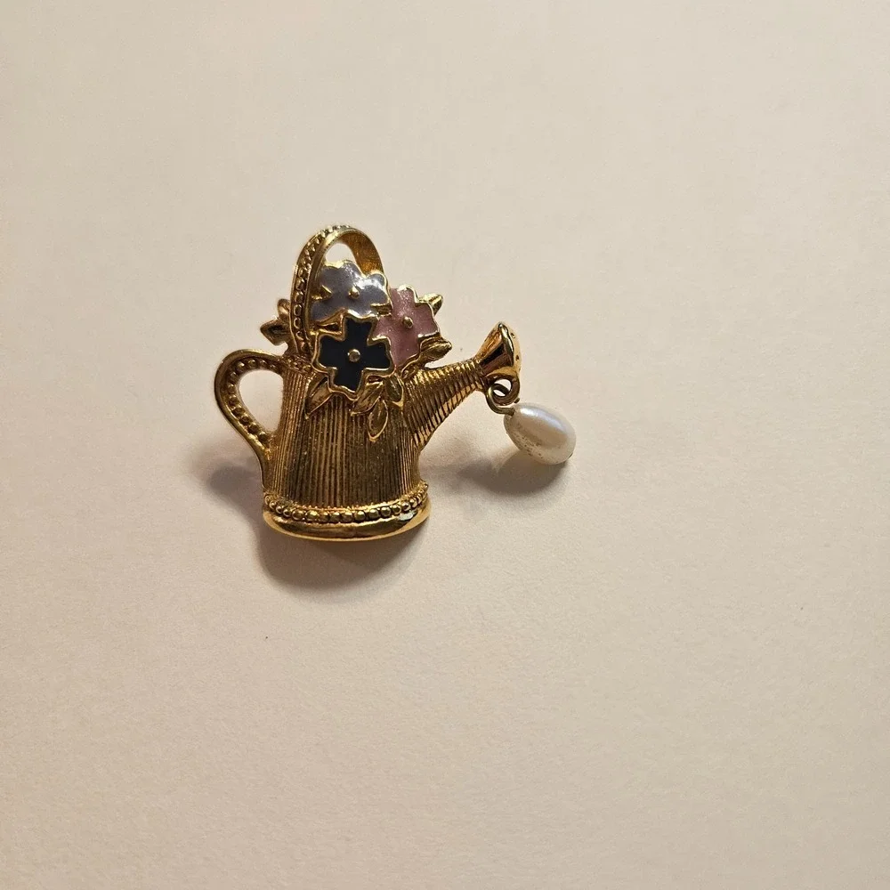 Vintage Watering Can Brooch‎ Lapel Pin Gold Colored Flowers Dangling Pearl